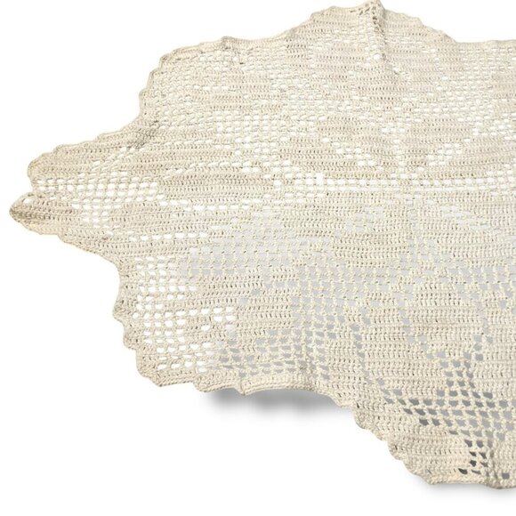 Vintage Handmade Crocheted Lace Table Topper Centerpiece Doily Cream 24" x 17" - Picture 4 of 6
